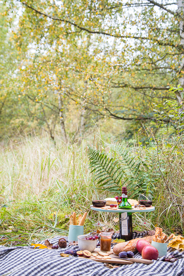 Idee für's Herbstpicknick - praktischer Mini-Tisch zum Selberbauen